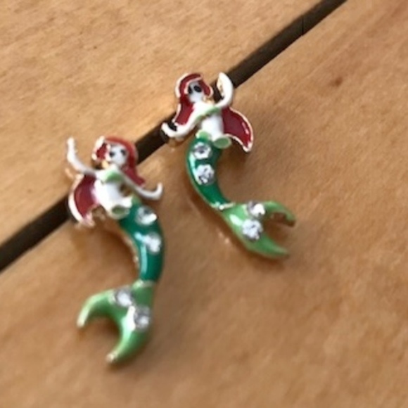 Little Mermaid Earrings Ariel Hand Painted New - Picture 3 of 4